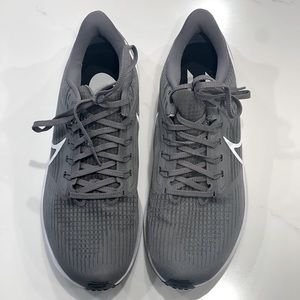 Gray Nike Air Zoom Pegasus 39